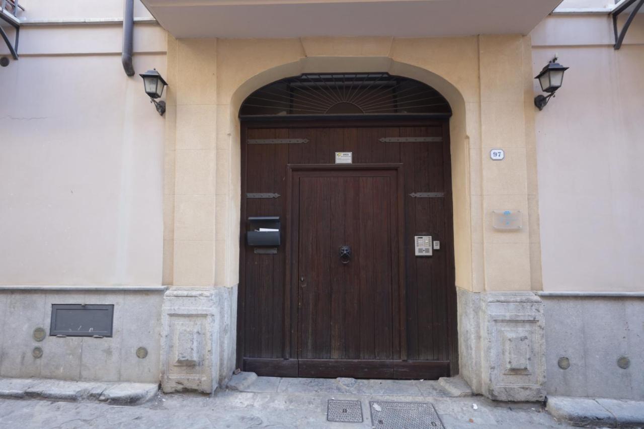 パレルモLa Casa Di Filippoアパートメント エクステリア 写真